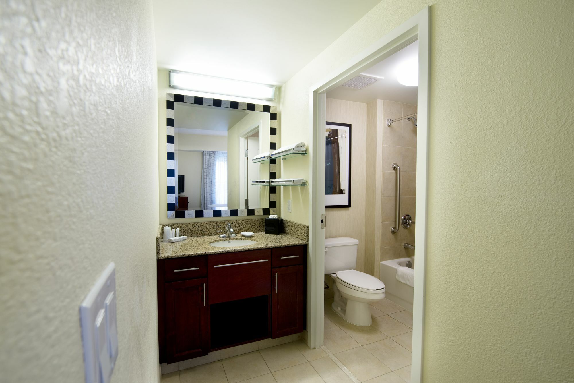 Hotel By Marriott Toronto 3*